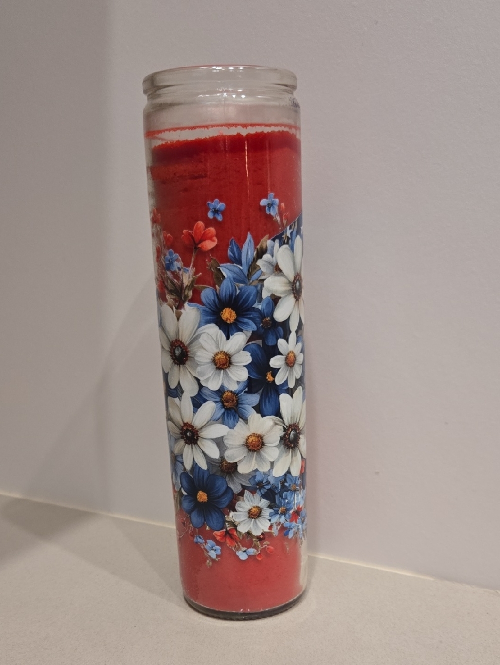 Red Floral Americana Candle with Blue and White Daisies